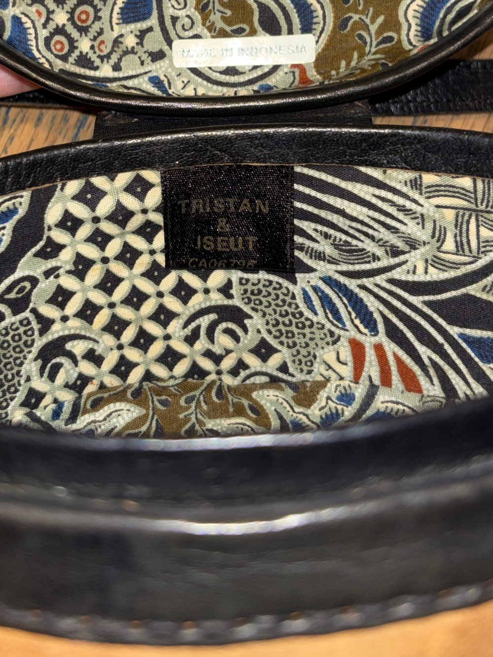 TRISTAN & ISEUT Vintage Round Suede & Leather Crossbody Bag Black & Tan - Picture 6 of 9